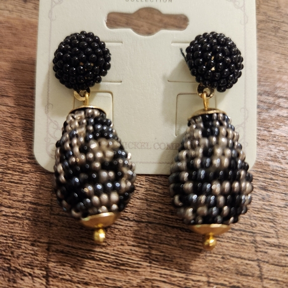 Elegant Black and Gold Beaded Earrings - Picture 1 of 4